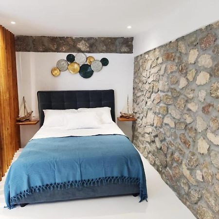 Woodstone Studios & Apartments Santorini Pyrgos Kallistis Exterior foto