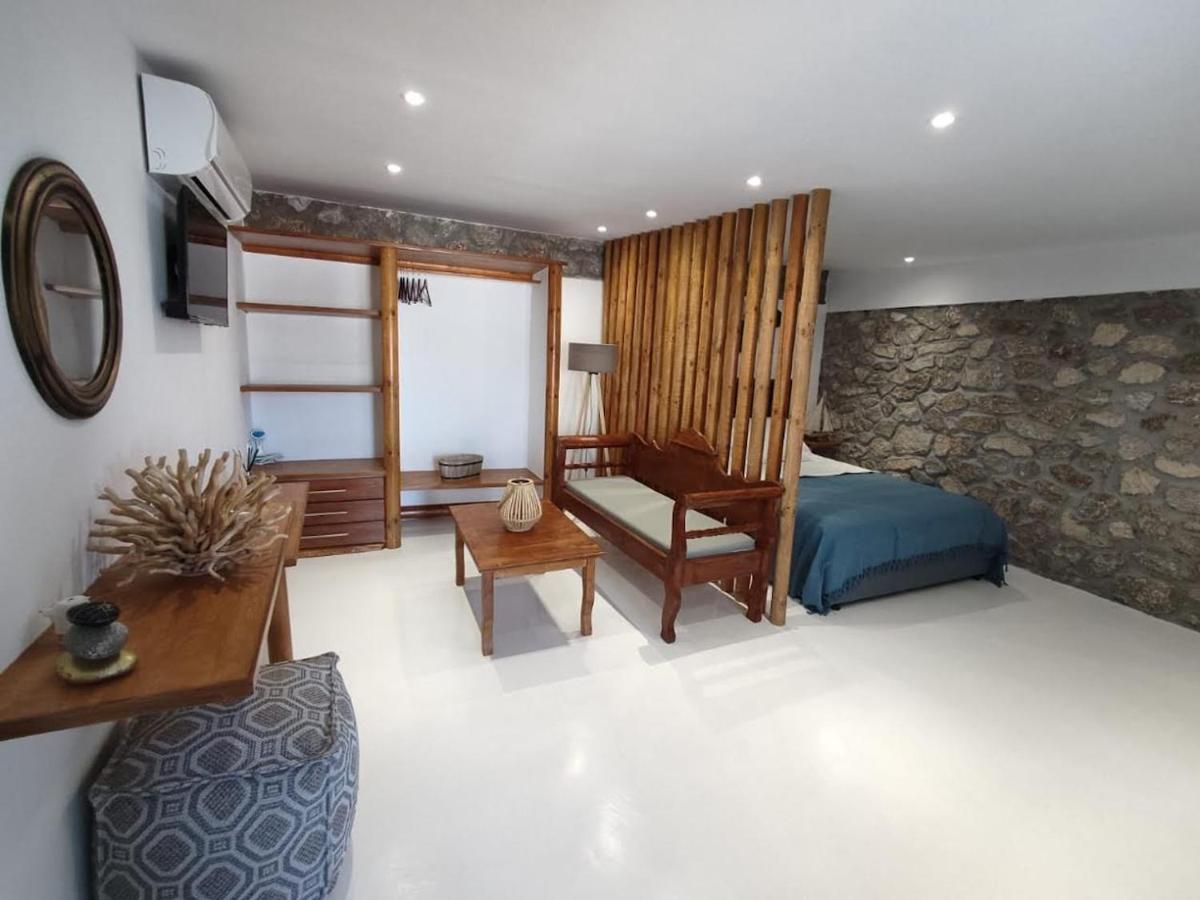 Woodstone Studios & Apartments Santorini Pyrgos Kallistis Exterior foto