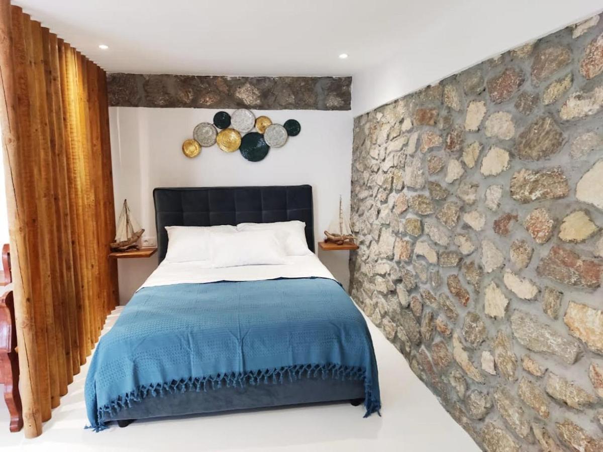 Woodstone Studios & Apartments Santorini Pyrgos Kallistis Exterior foto