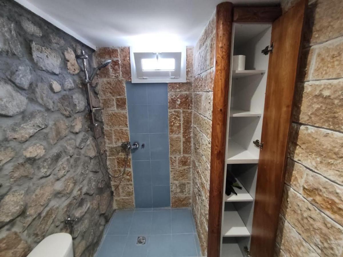 Woodstone Studios & Apartments Santorini Pyrgos Kallistis Exterior foto