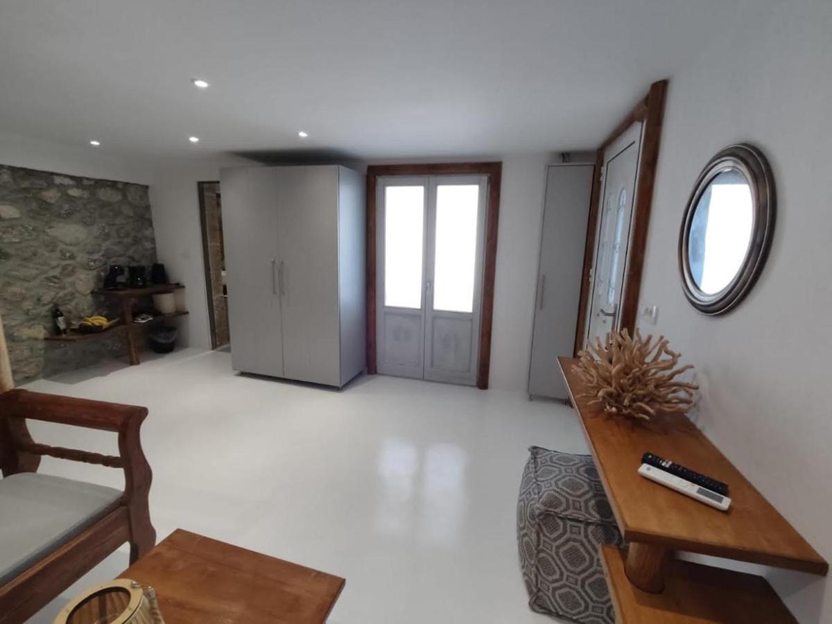 Woodstone Studios & Apartments Santorini Pyrgos Kallistis Exterior foto