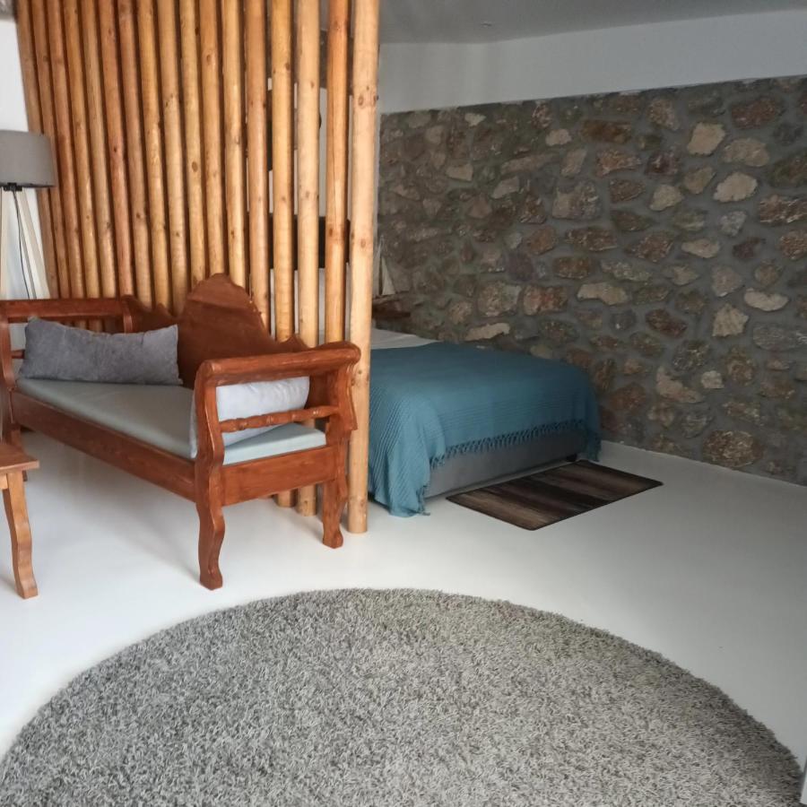 Woodstone Studios & Apartments Santorini Pyrgos Kallistis Exterior foto