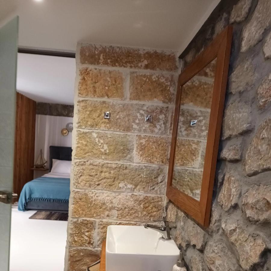 Woodstone Studios & Apartments Santorini Pyrgos Kallistis Exterior foto
