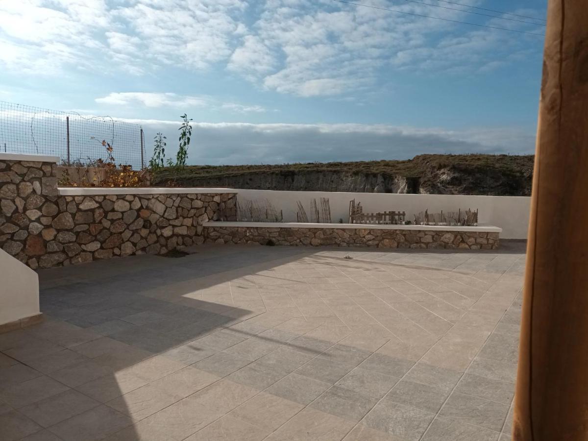 Woodstone Studios & Apartments Santorini Pyrgos Kallistis Exterior foto